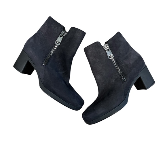 Murano Devon Bootie.  Soft black leather.  Size 5.5 WW.
New without tag. - Picture 1 of 3